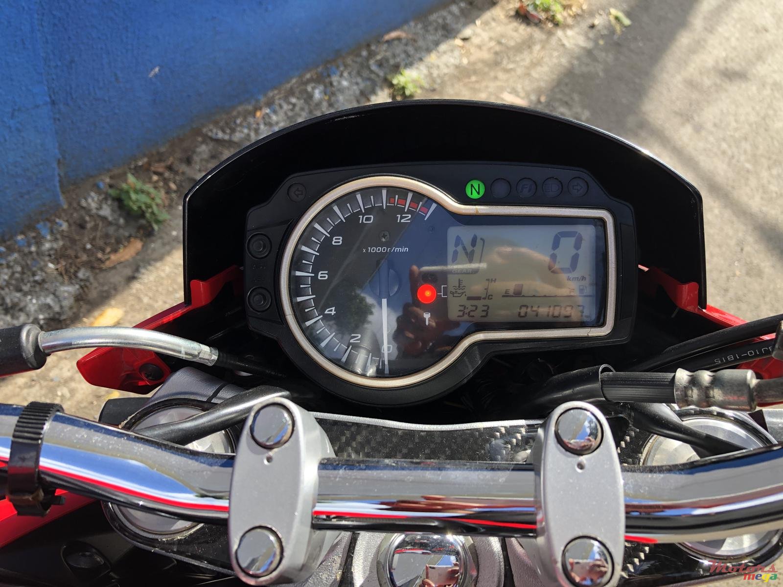 2011' Suzuki photo #7