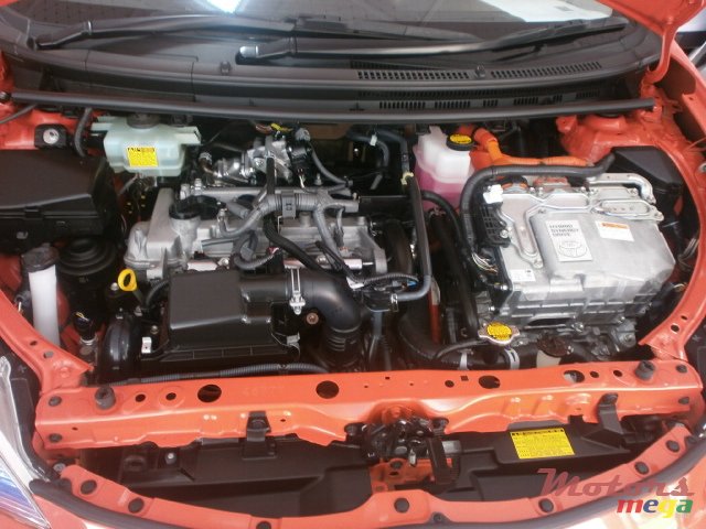 2013' Toyota Aurion Aqua photo #2