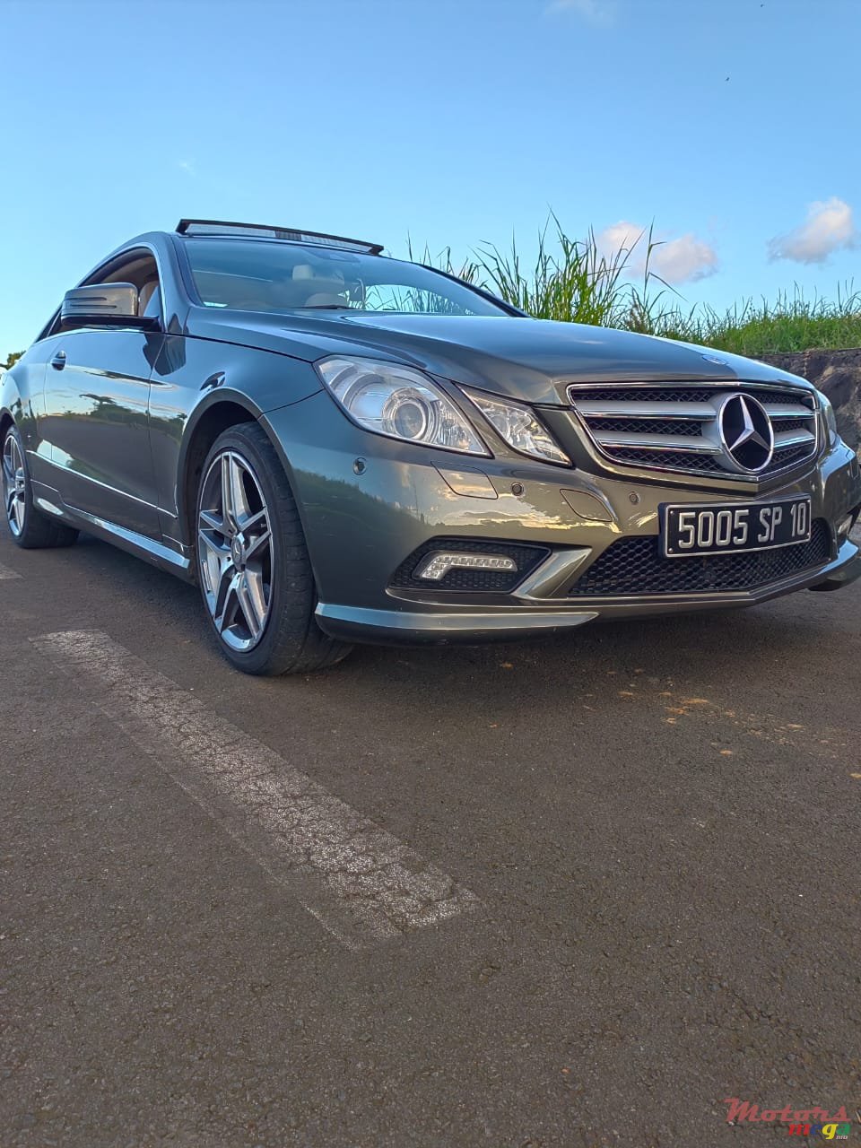 2010' Mercedes-Benz 350 photo #1