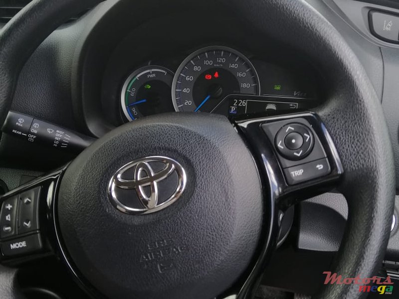 2017' Toyota Vitz photo #4