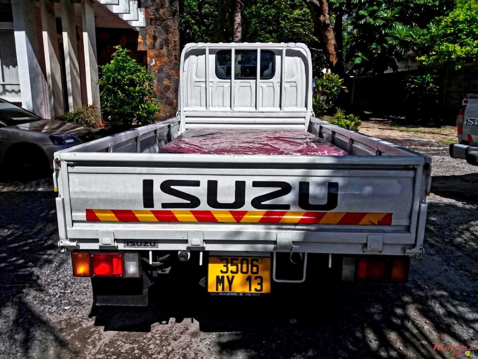 2013' Isuzu photo #3