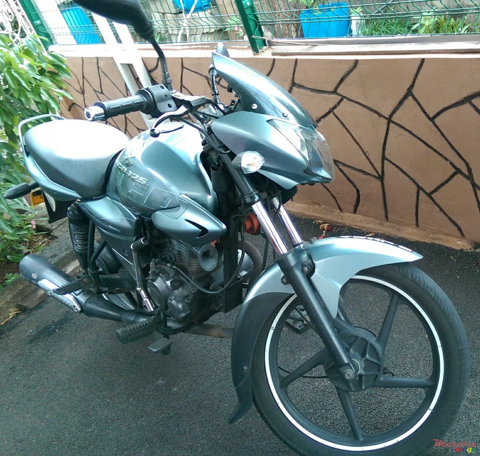 2009' Bajaj photo #1