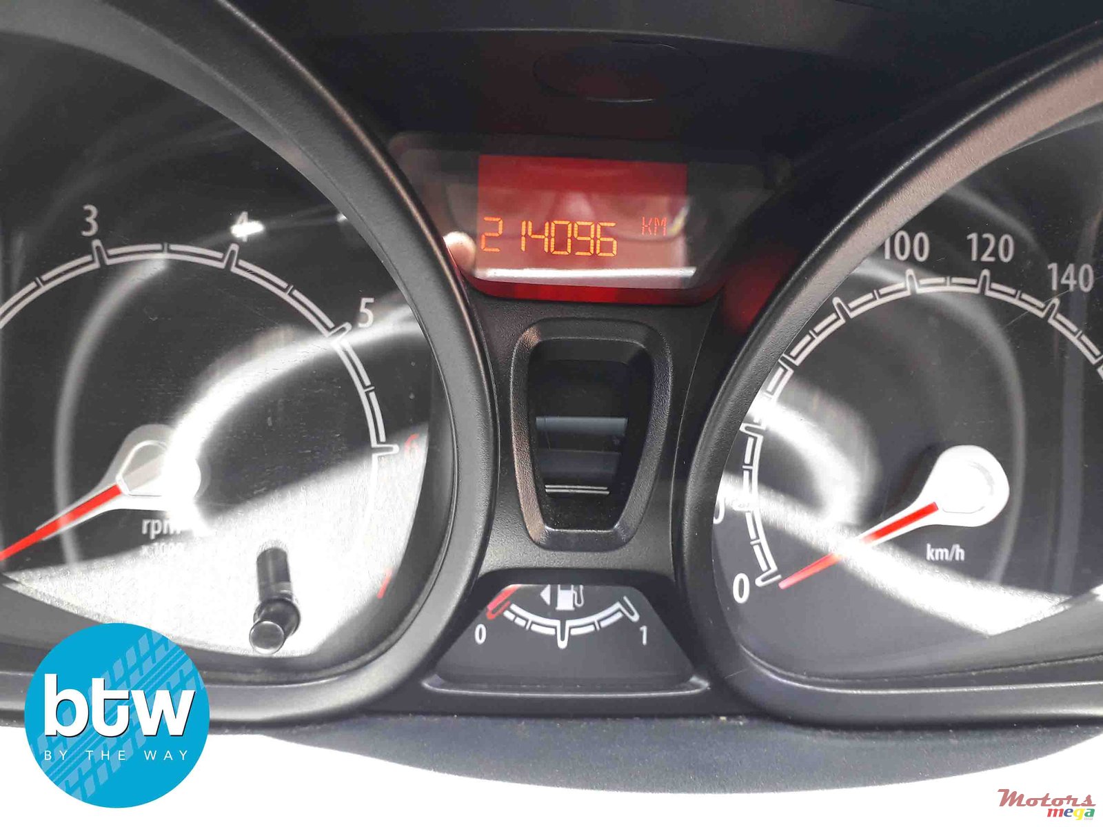 2012' Ford Fiesta photo #5