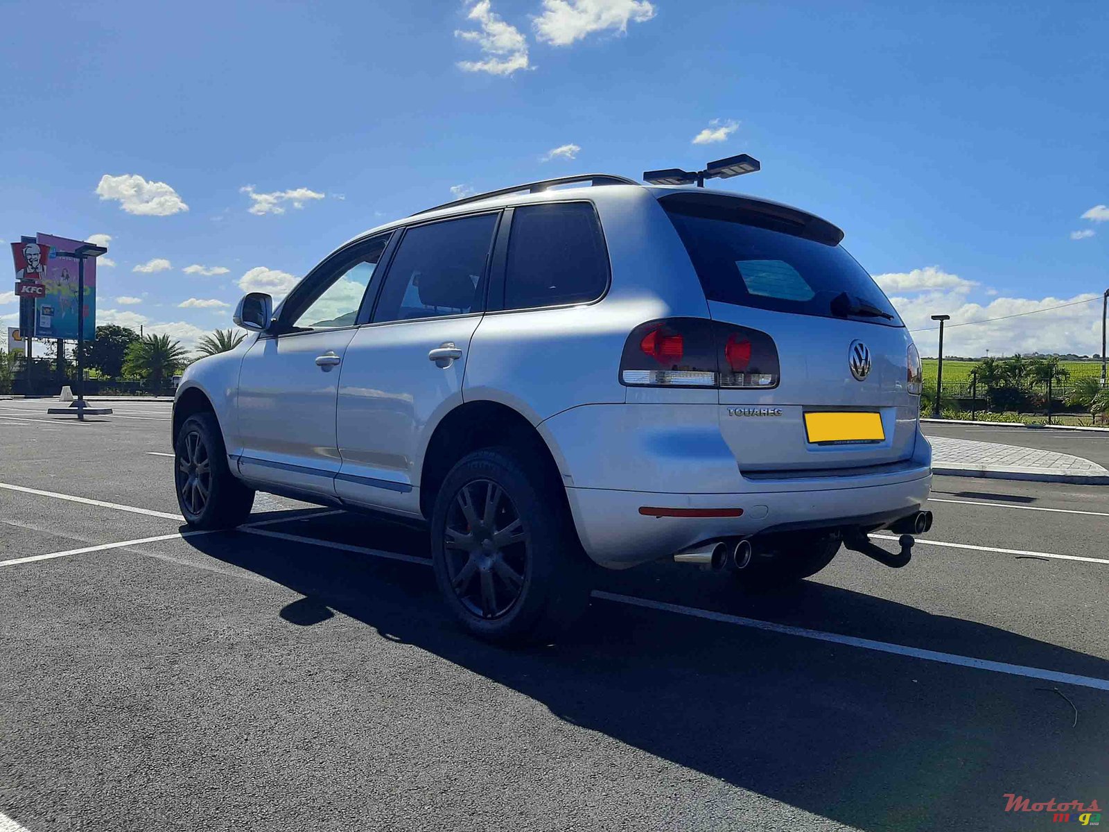 2007' Volkswagen Touareg photo #3