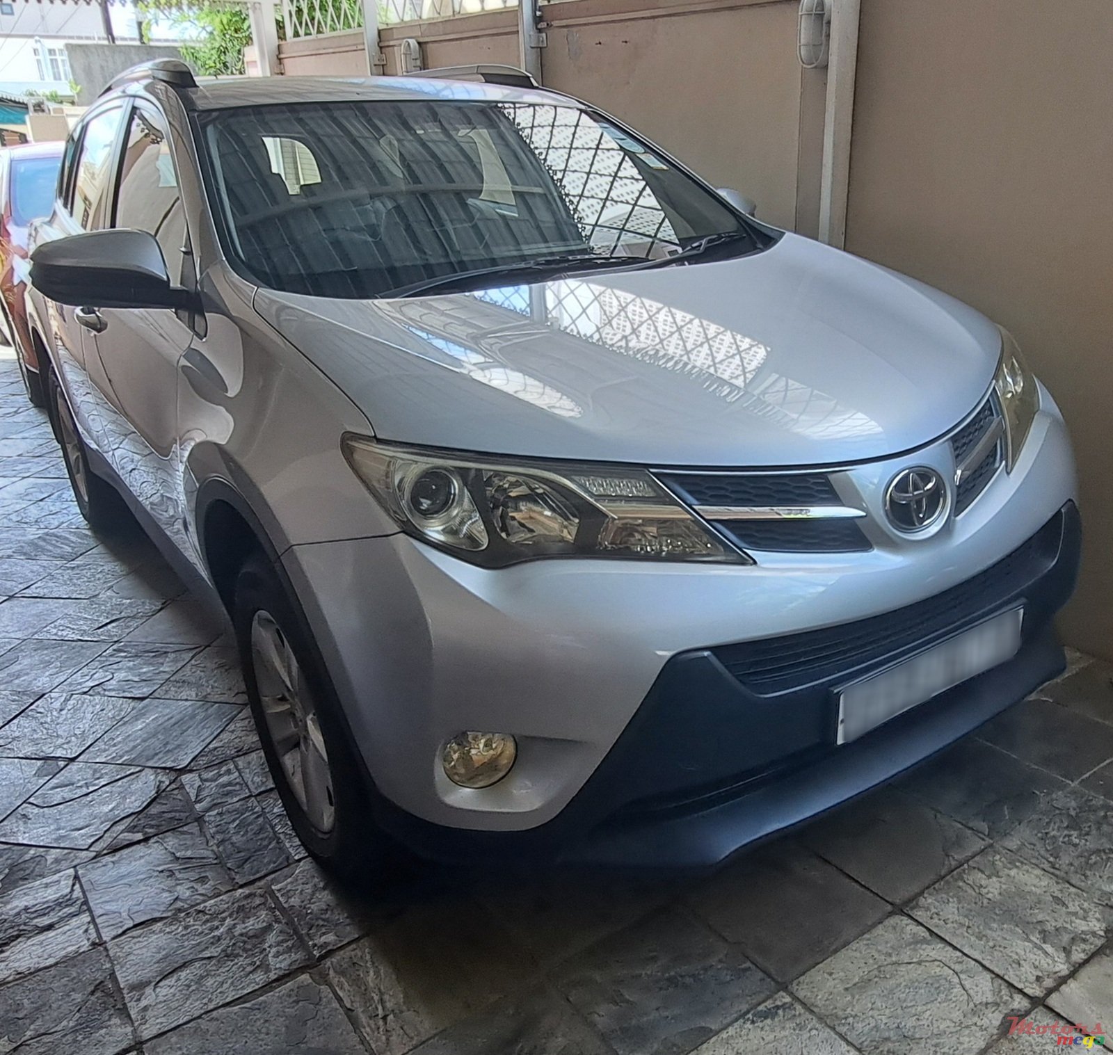 2013' Toyota RAV4 photo #1