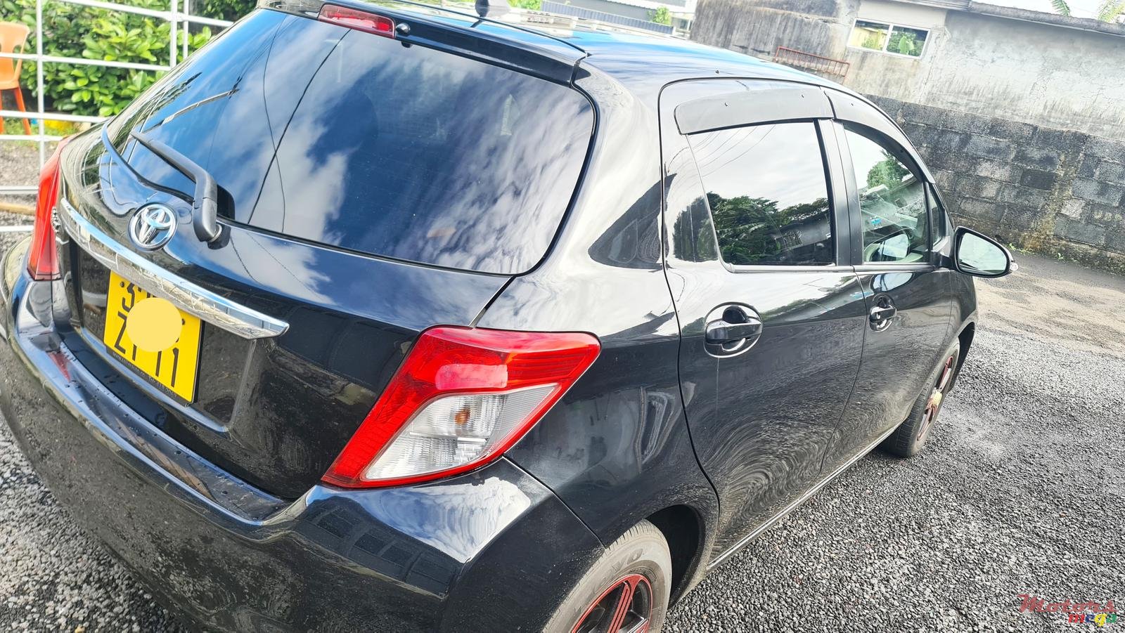 2011' Toyota Vitz 1300 photo #3