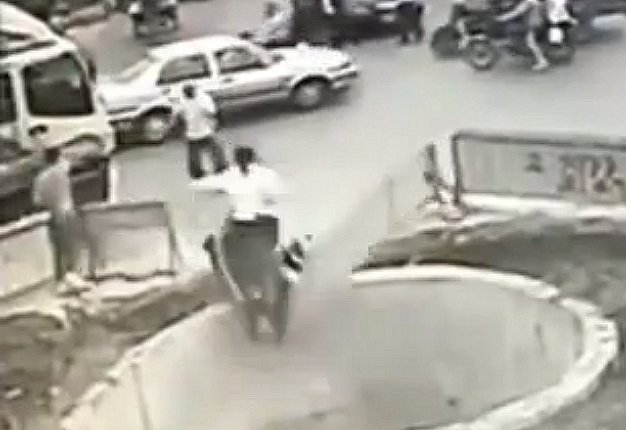 Video: Worst Scooter Rider Yet?