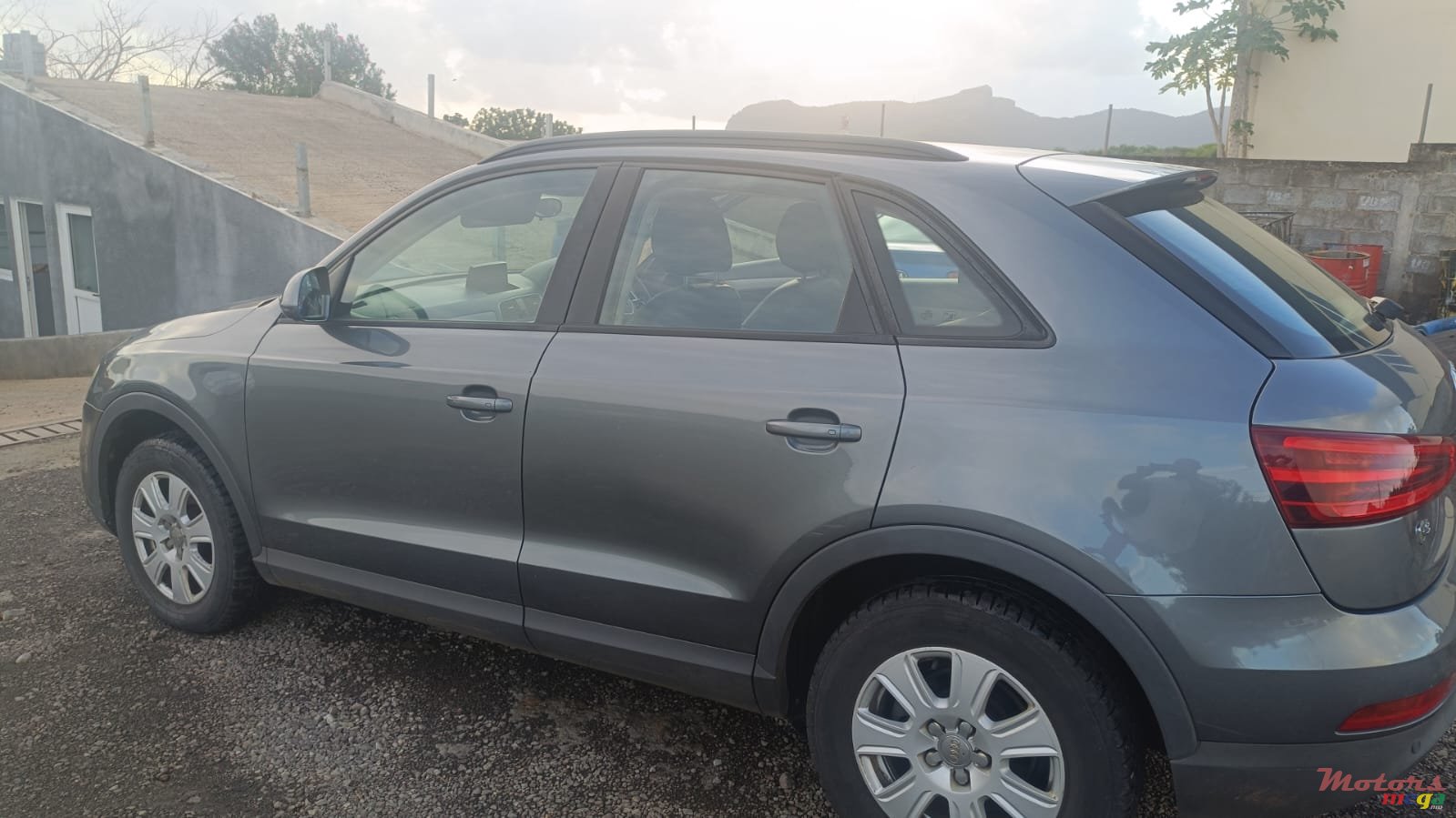 2013' Audi Q3 photo #2