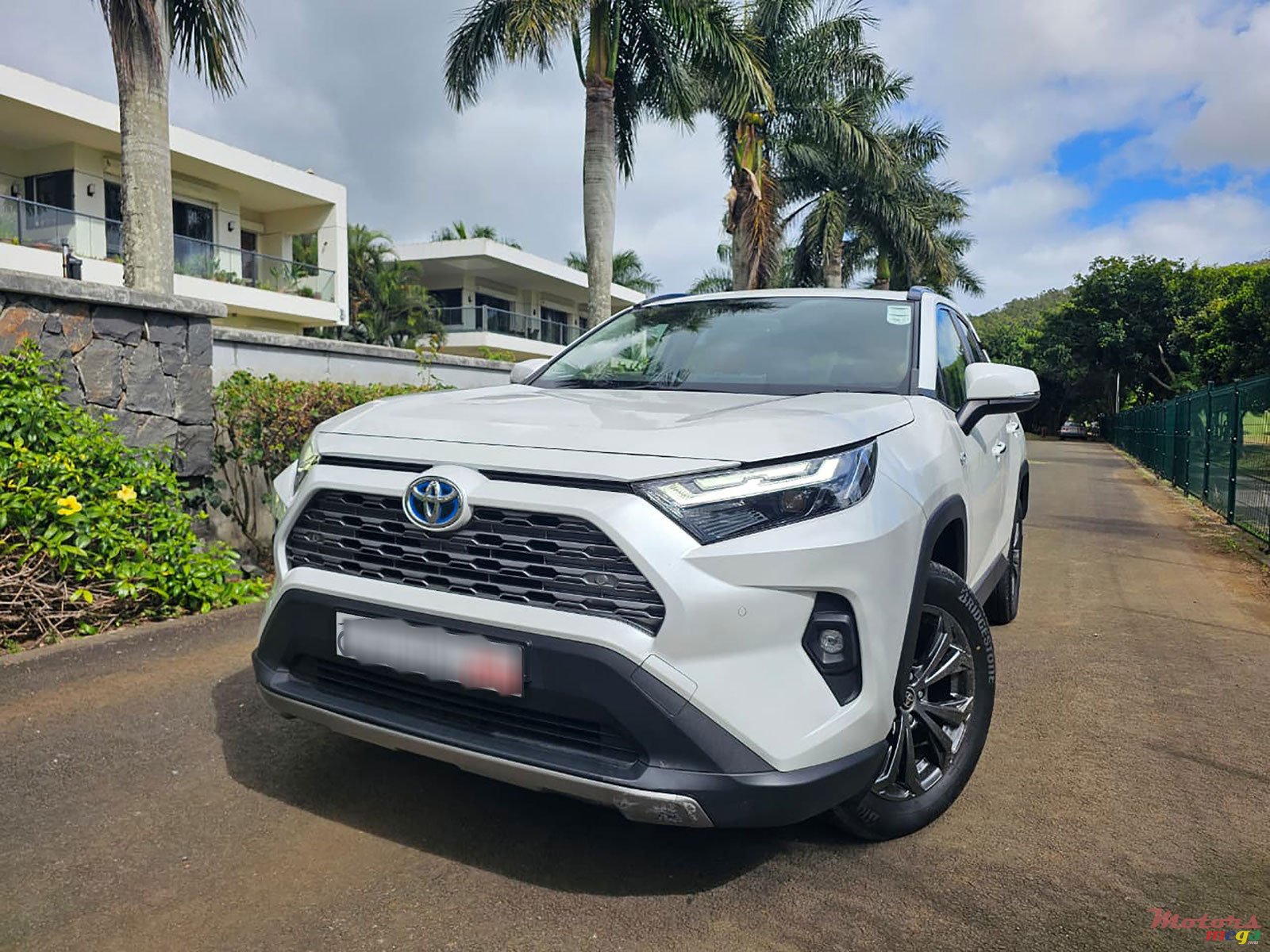 2024' Toyota RAV4 GXL 2.5 Hybrid photo #1