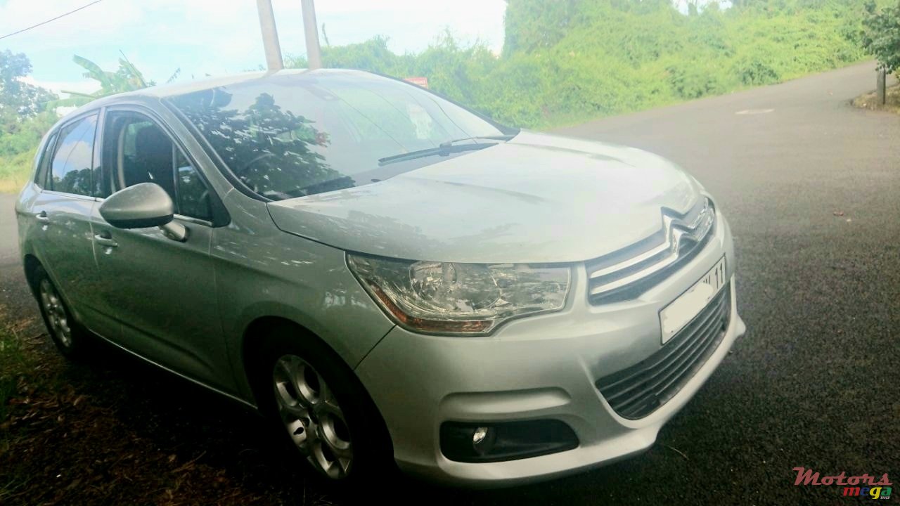 2011' Citroen C4 photo #1