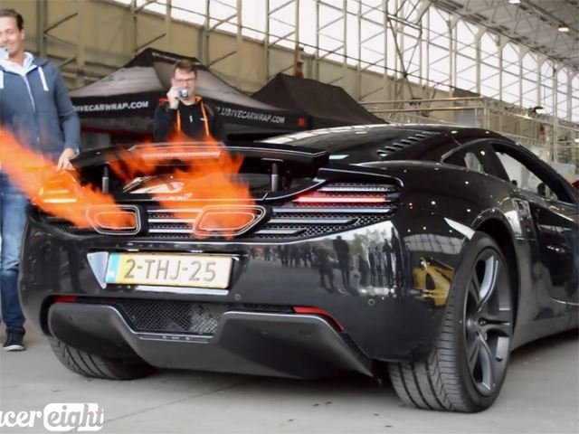 Flame Battle: McLaren 12C vs Lamborghini Aventador