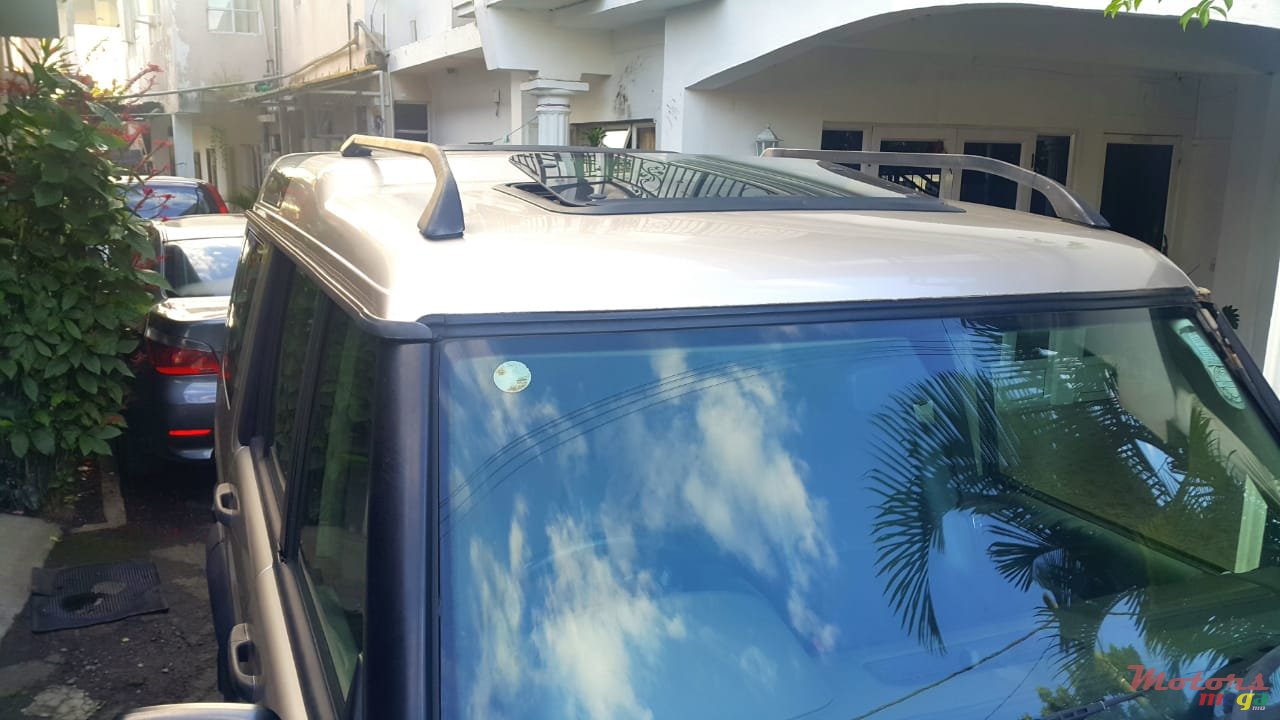 2001' Land Rover Discovery 2 photo #1