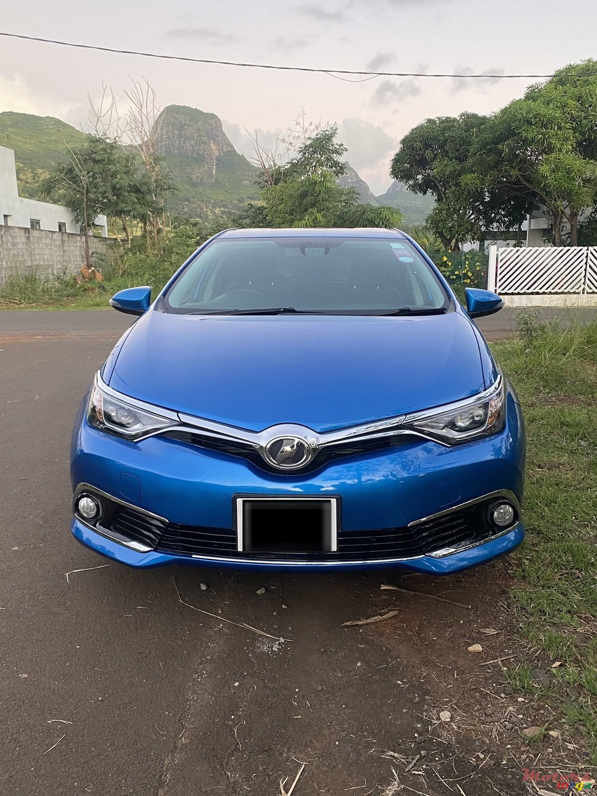 2015' Toyota Auris photo #2