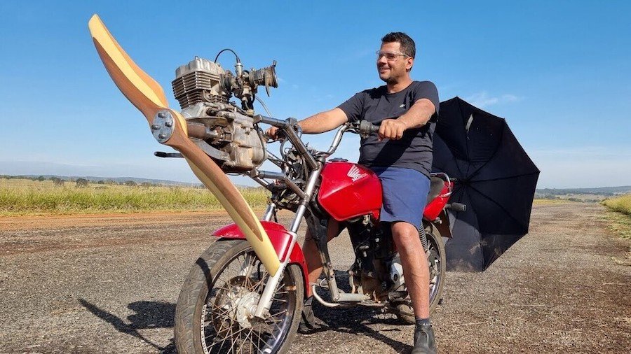 Insolite : il fabrique une moto à hélice !
