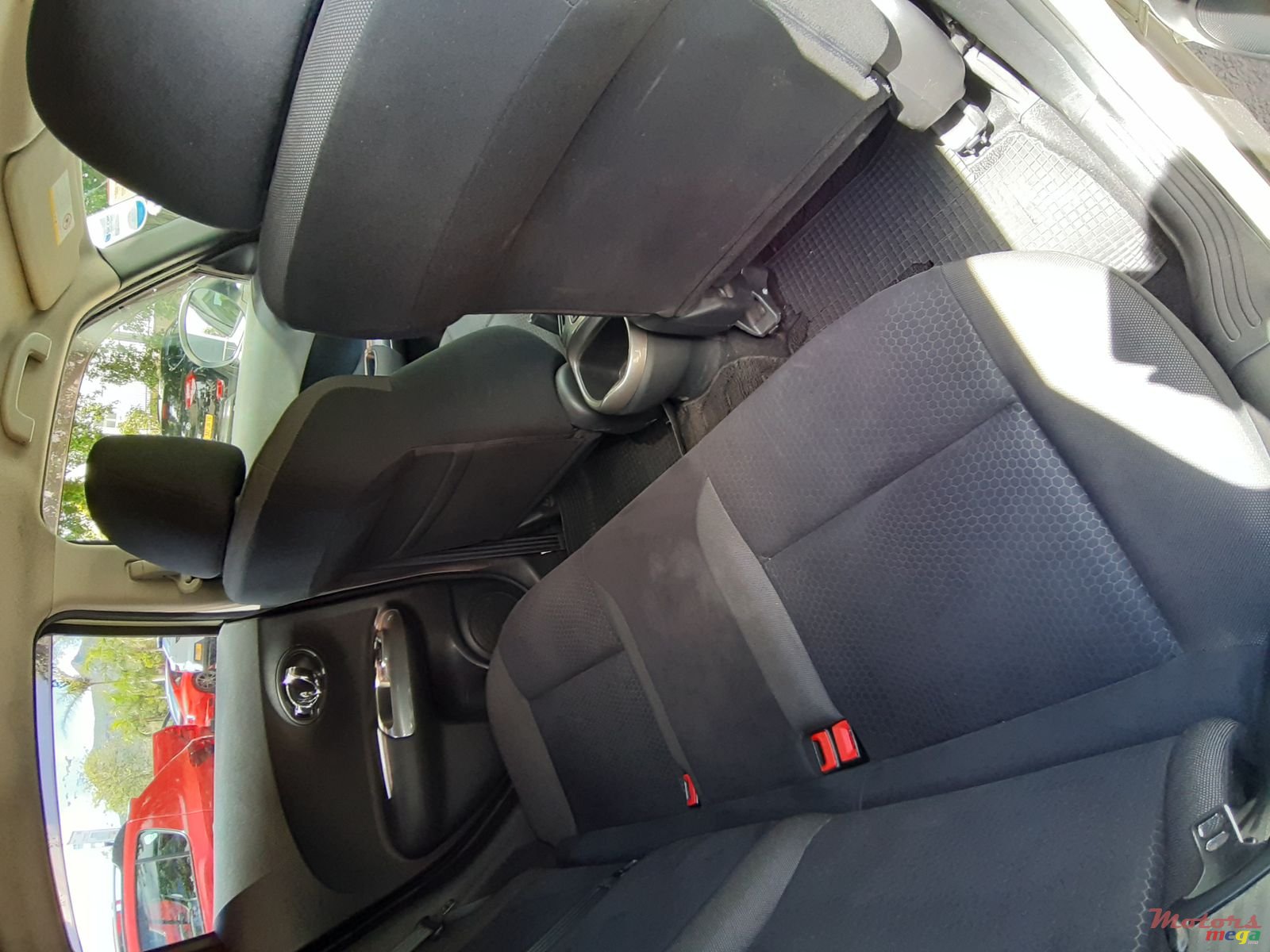 2012' Nissan Juke photo #2