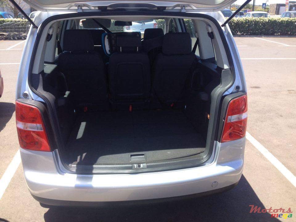 2007' Volkswagen Touran photo #6