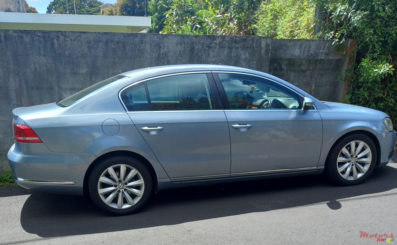 2012' Volkswagen Passat B7 photo #3