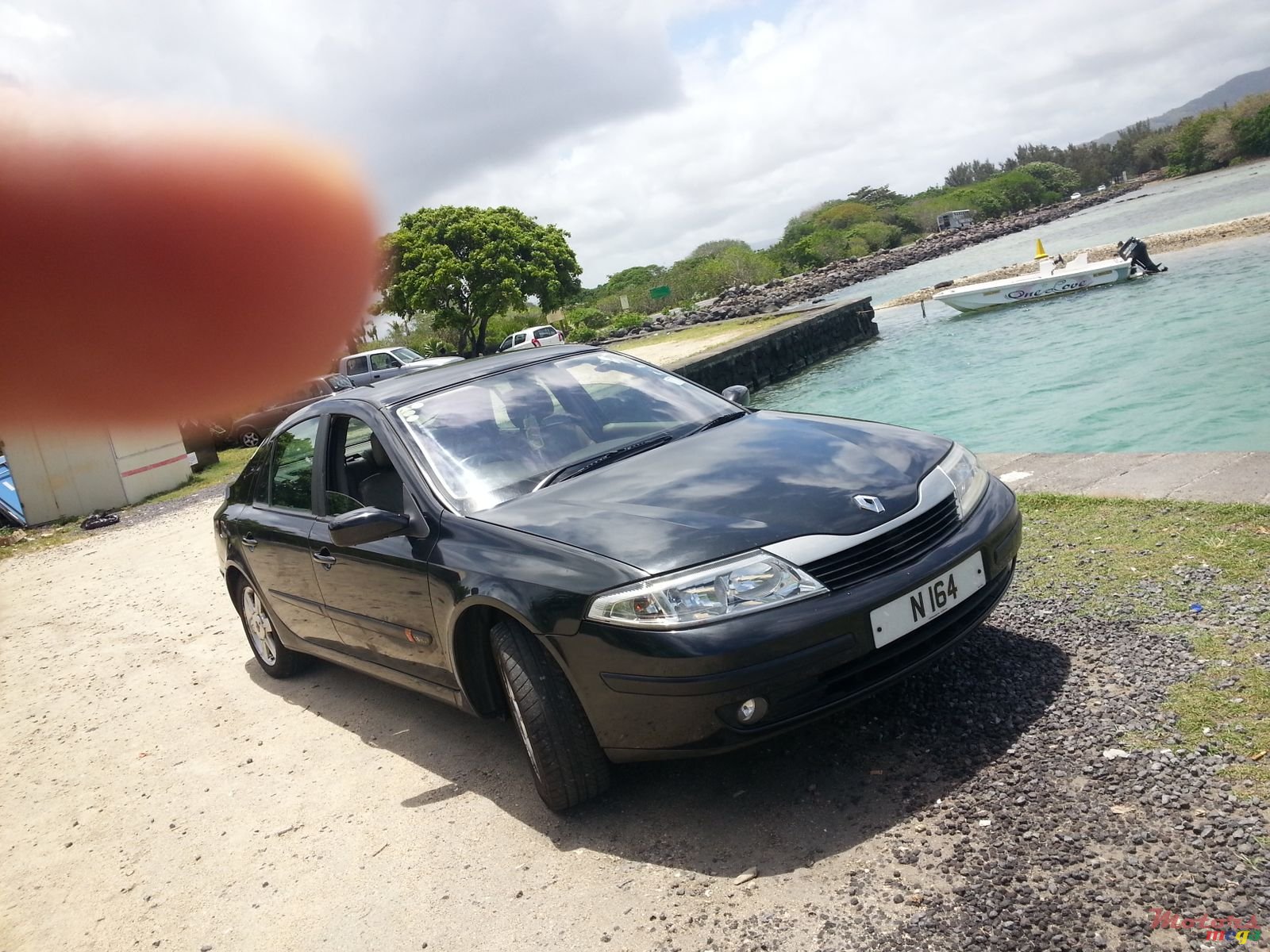 2004' Renault Laguna executive photo #2