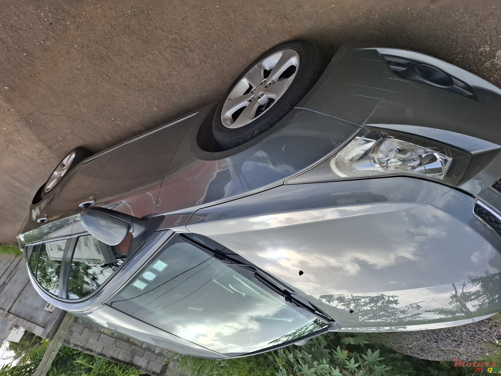 2010' Chevrolet Cruze Luxury Touring photo #4