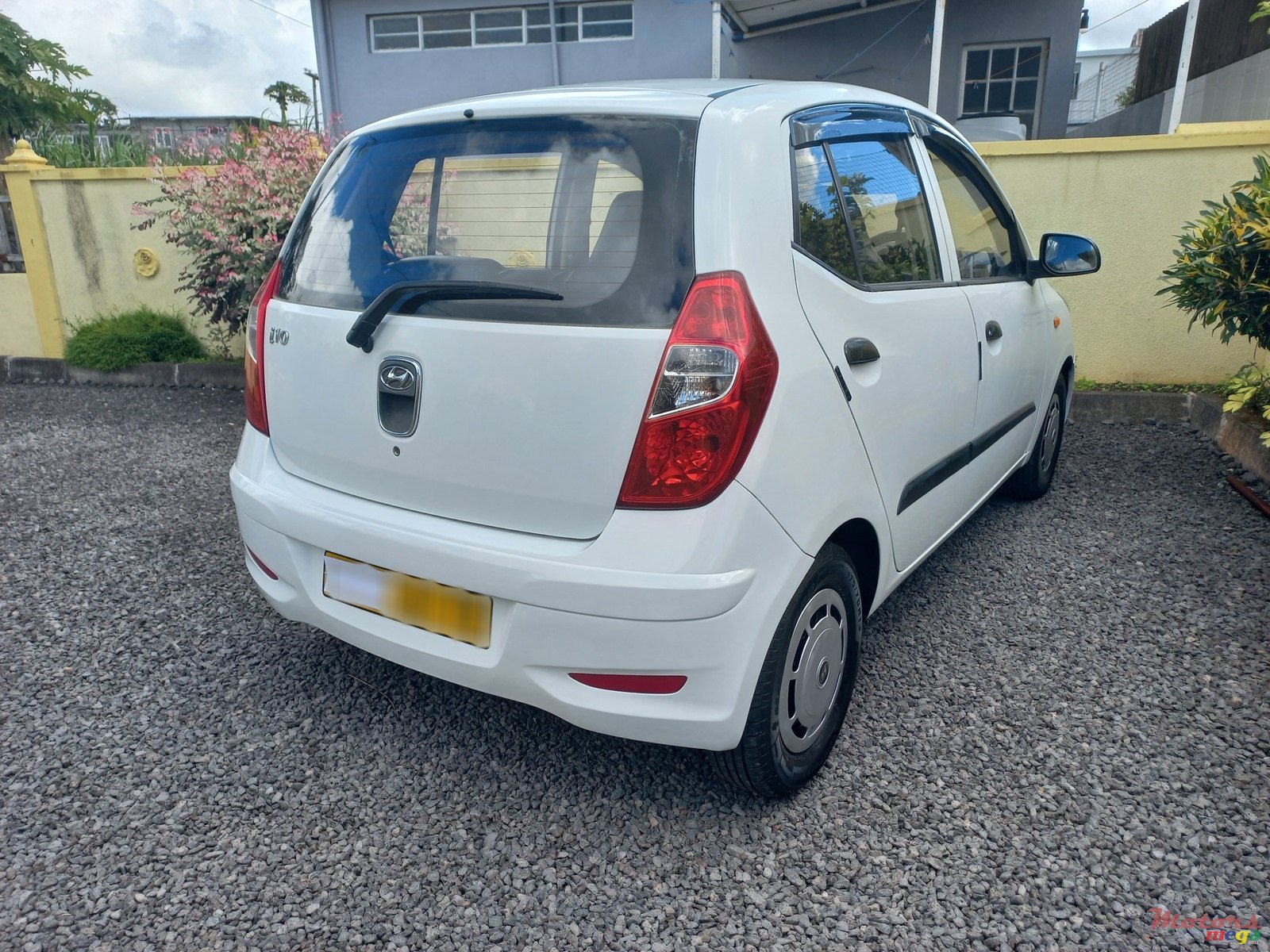 2013' Hyundai i10 MANUAL photo #2