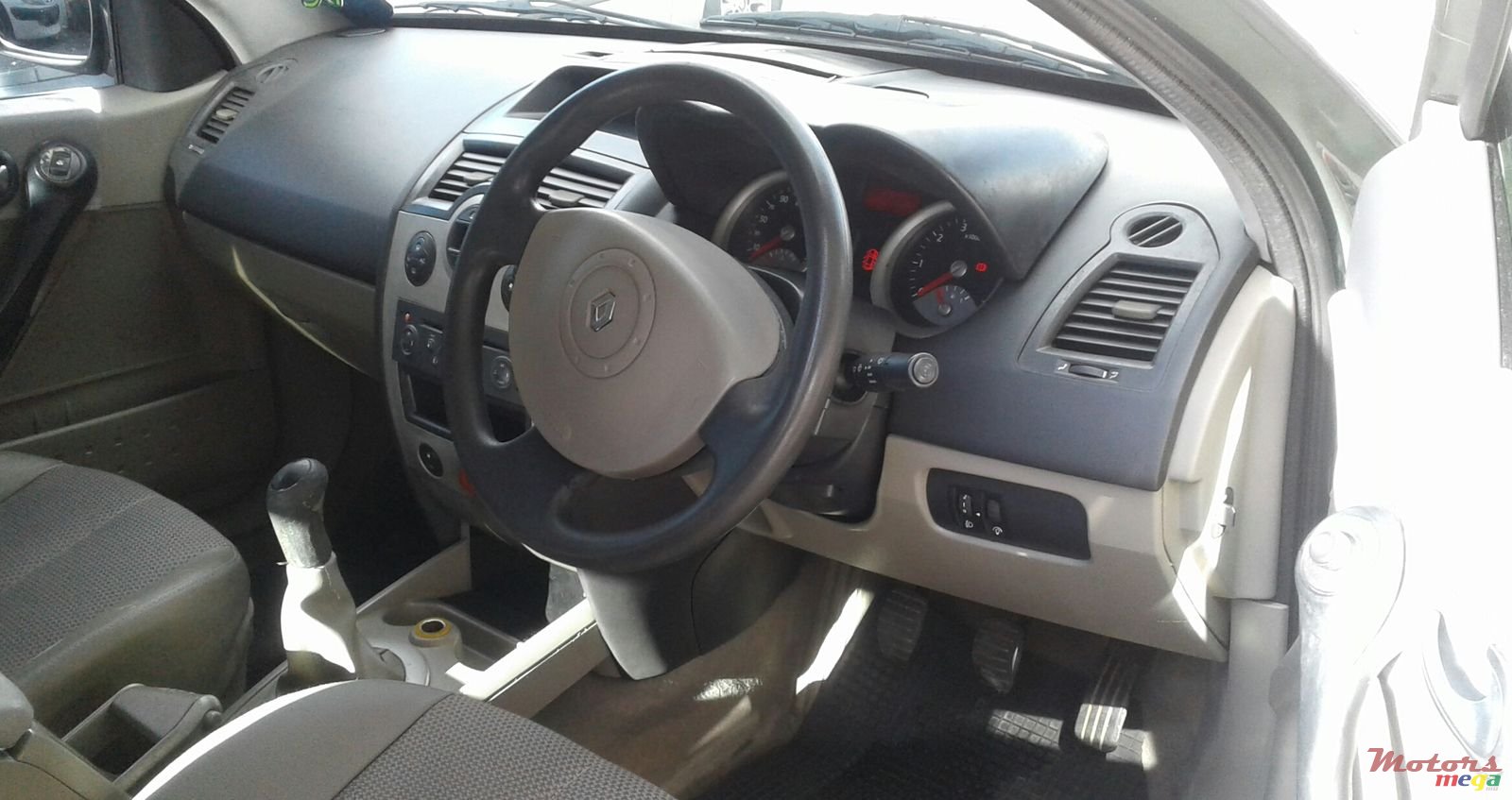 2005' Renault Megane II photo #3