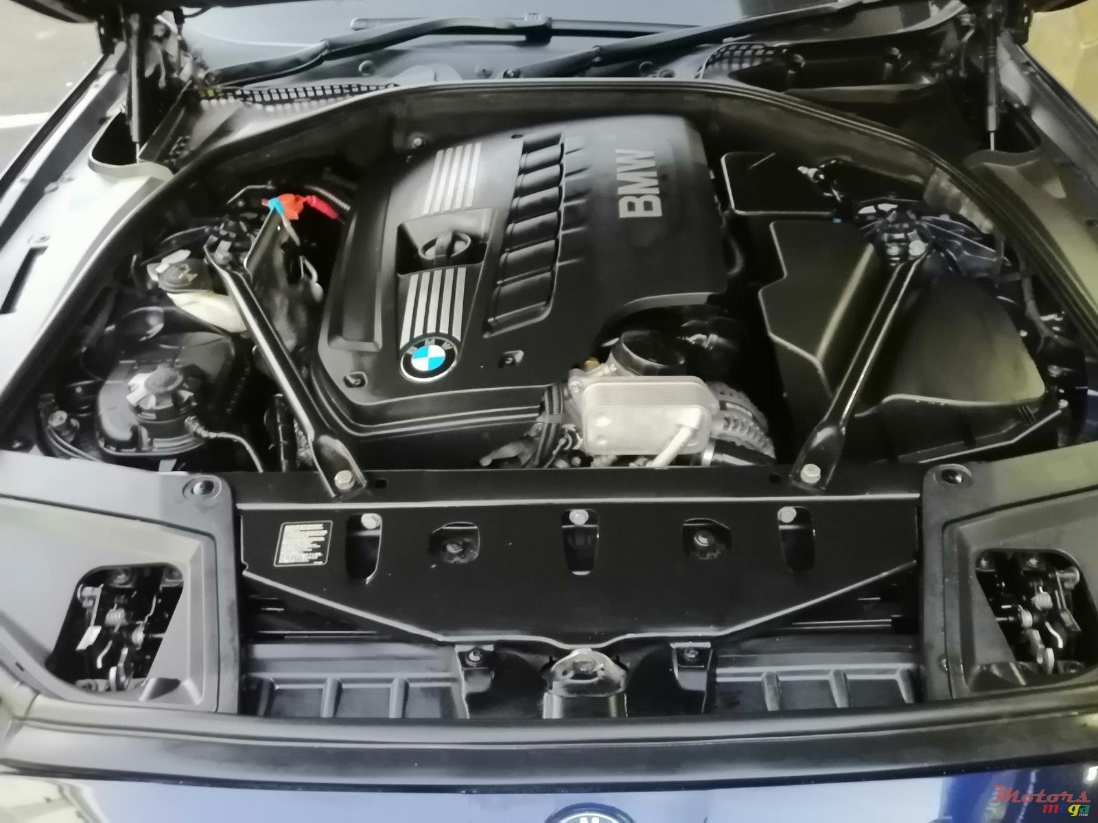 2011' BMW 523 photo #3