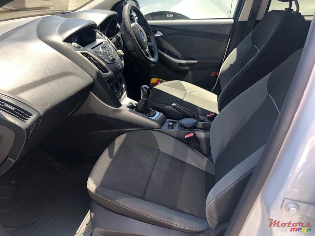 2012' Ford Focus photo #3