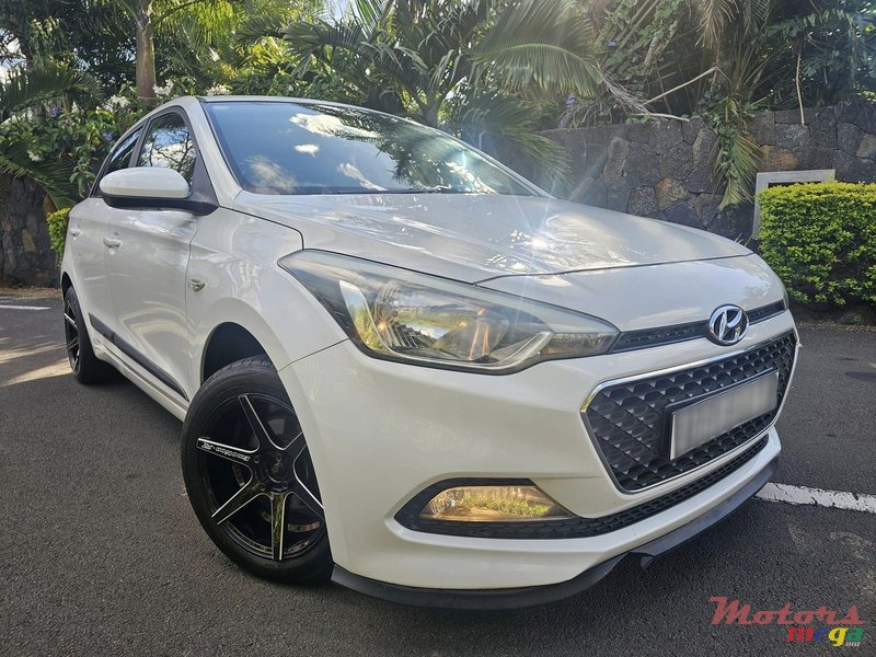 2017' Hyundai i20 photo #2