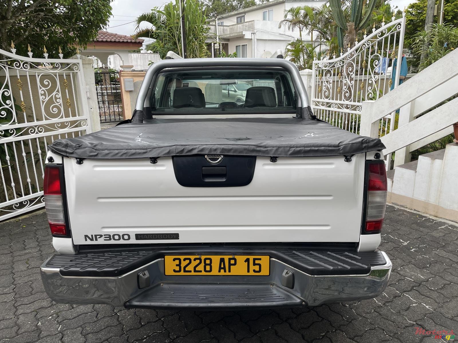 2015' Nissan NP300 4x4 photo #3