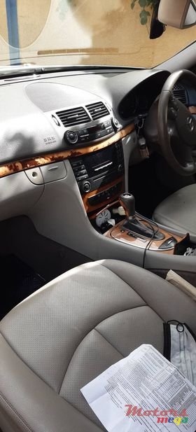2008' Mercedes-Benz E-Class photo #5