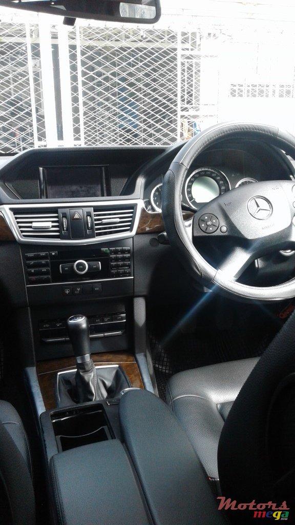 2011' Mercedes-Benz 200E CGI photo #6