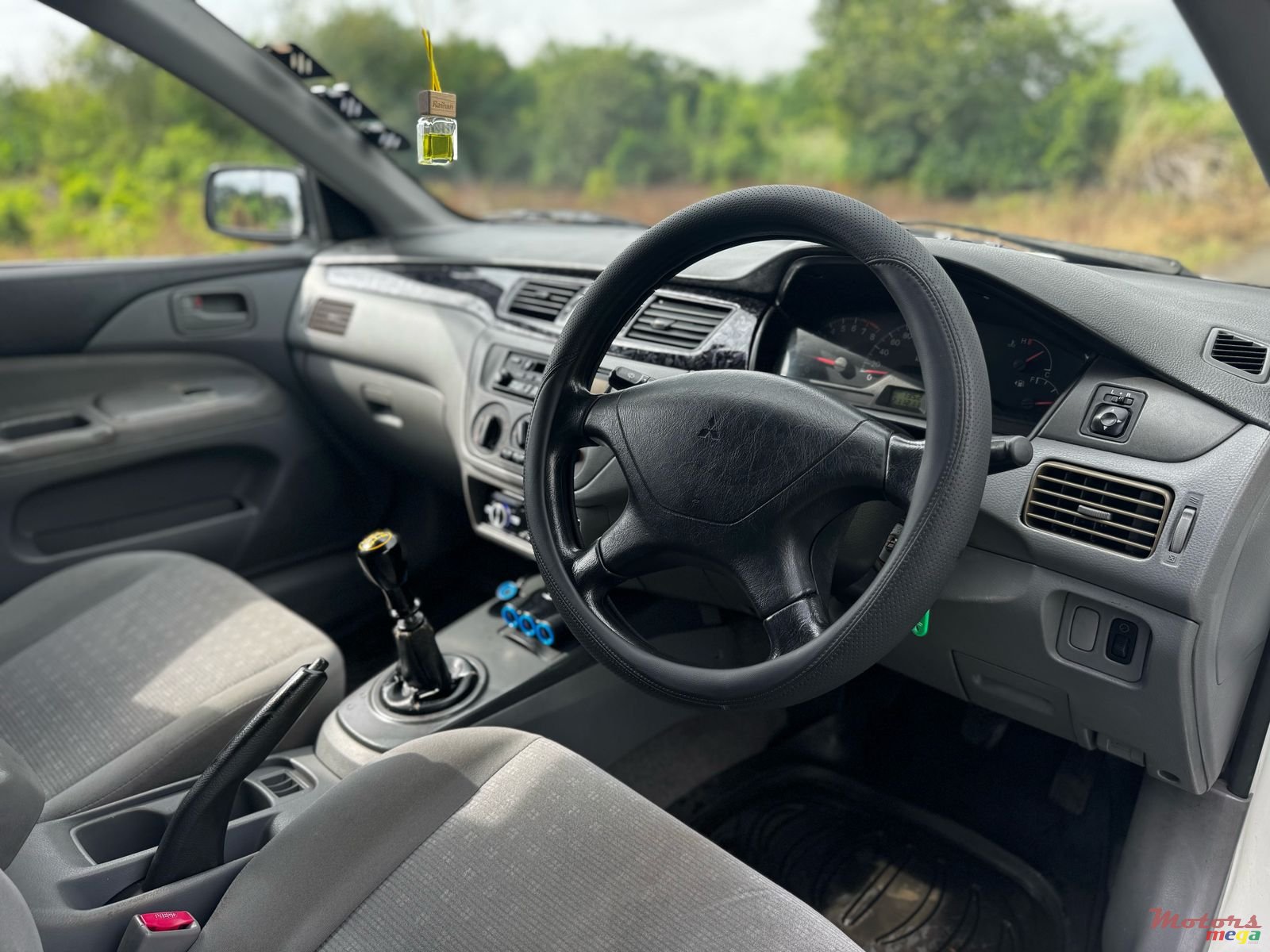 2005' Mitsubishi Lancer photo #6