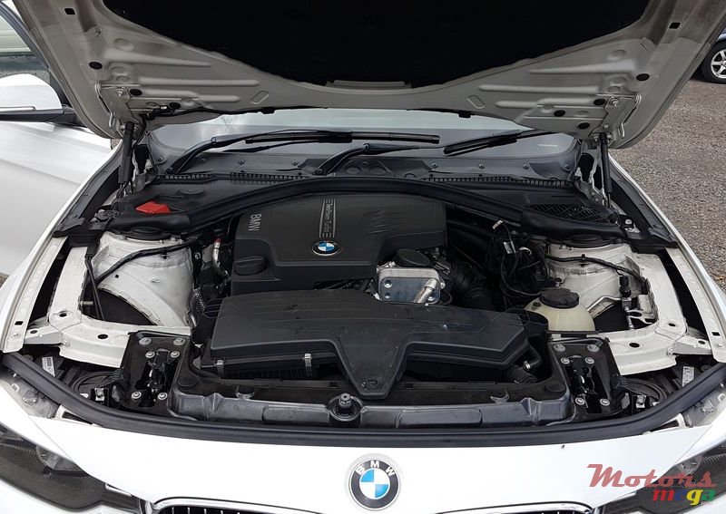 2012' BMW 3 Series Original photo #7
