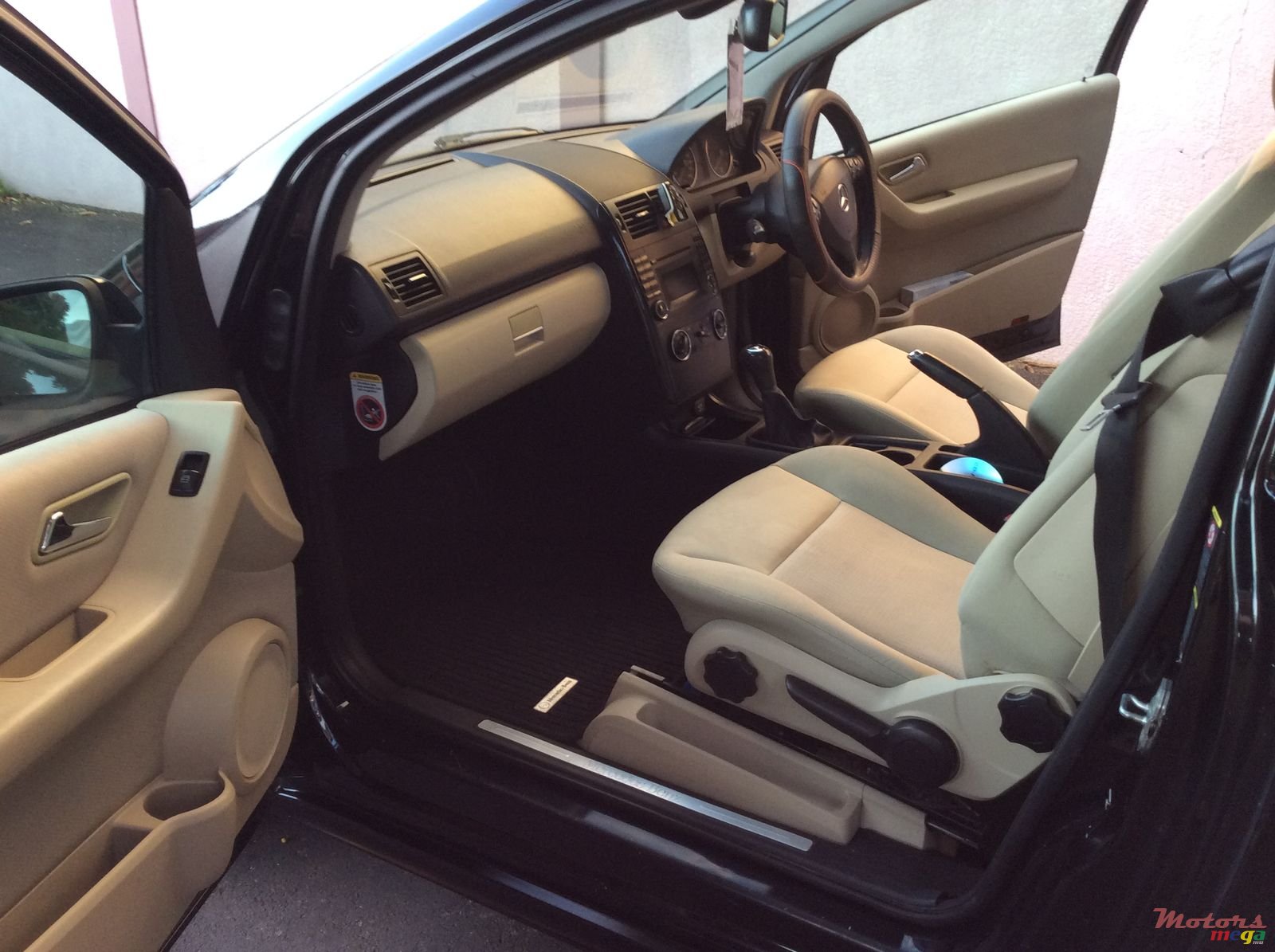 2009' Mercedes-Benz A 160 photo #3