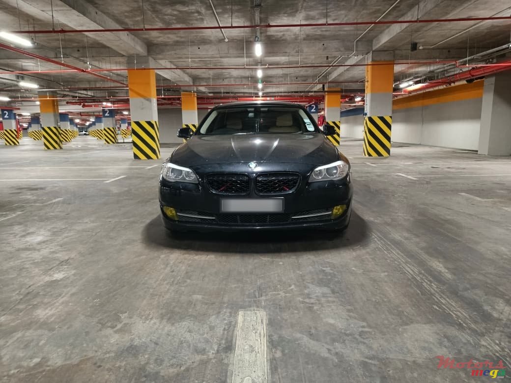 2010' BMW 5 Series 520D photo #3