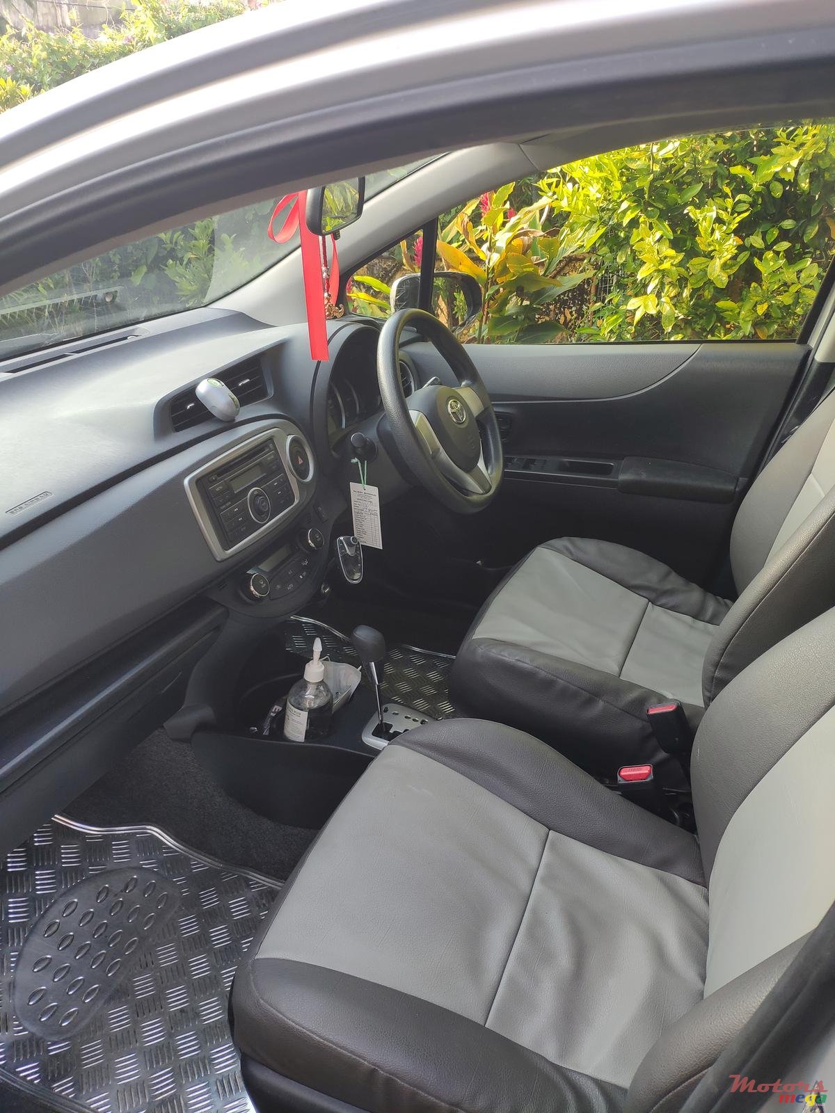 2012' Toyota Vitz photo #5