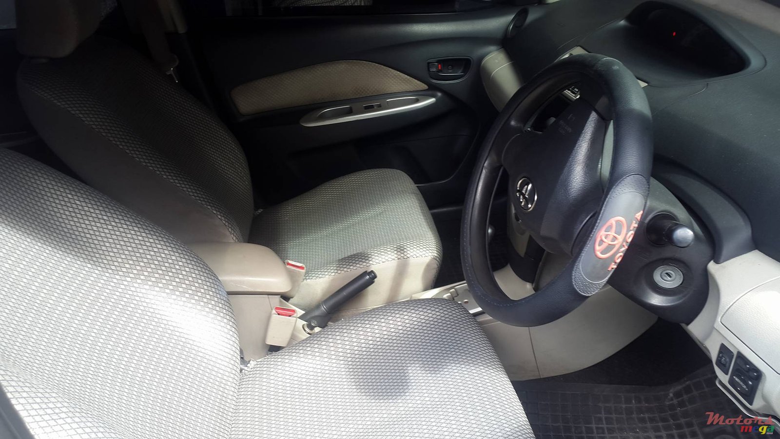 2006' Toyota Belta photo #4