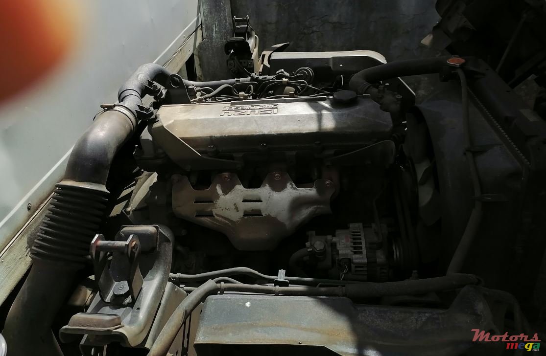 2015' Isuzu NQR photo #4