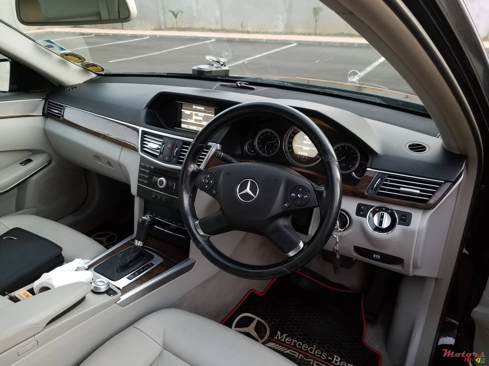 2010' Mercedes-Benz E-Class photo #6