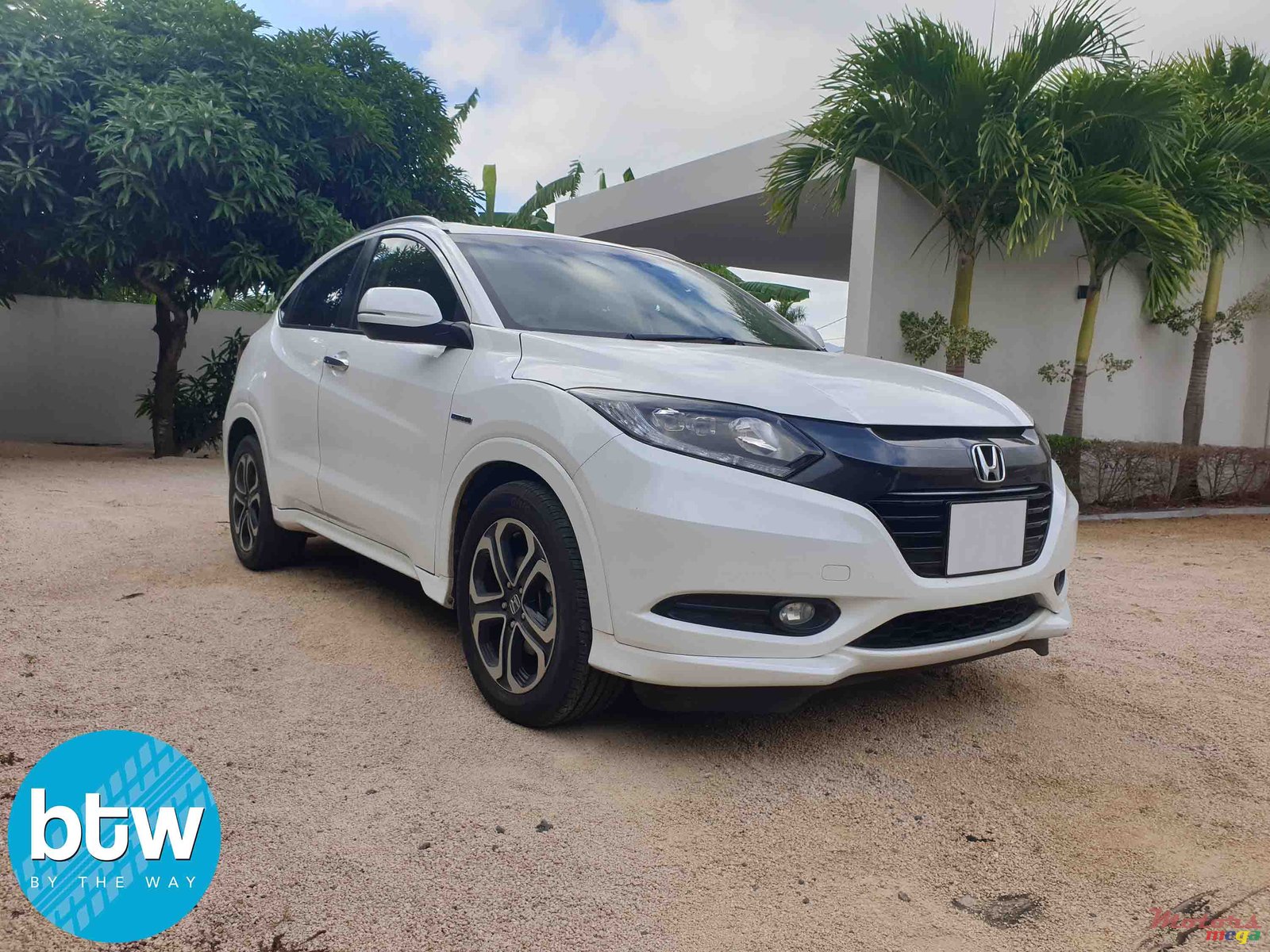 2014' Honda Vamos Vezel Z package photo #1