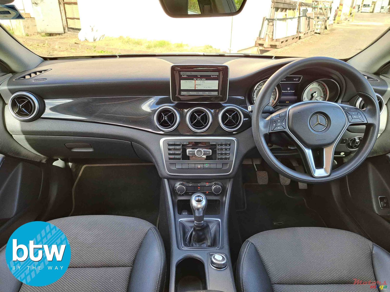 2014' Mercedes-Benz CLA 180 photo #6