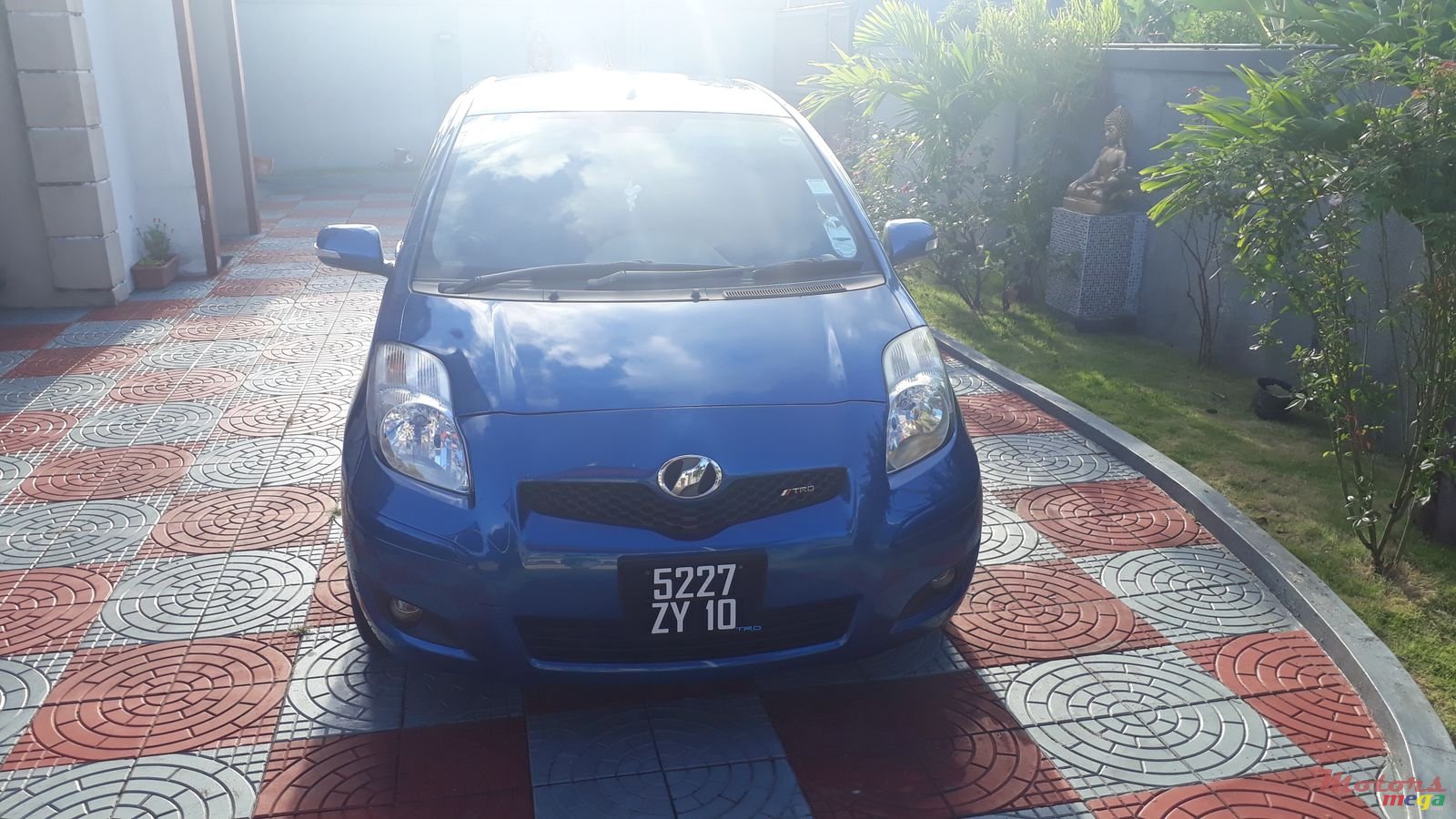 2010' Toyota Vitz photo #1