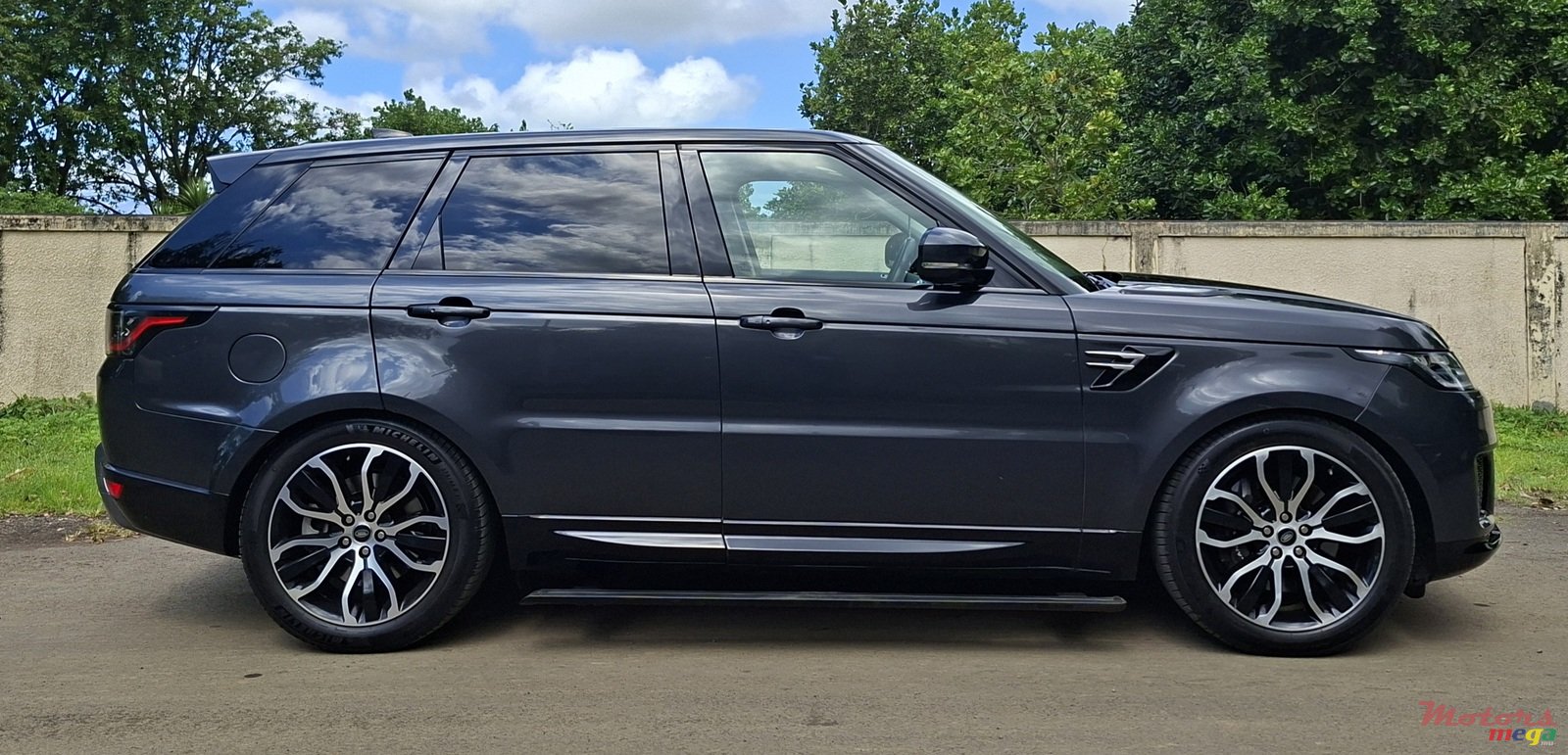 2019' Land Rover Range Rover Sport P400e photo #6