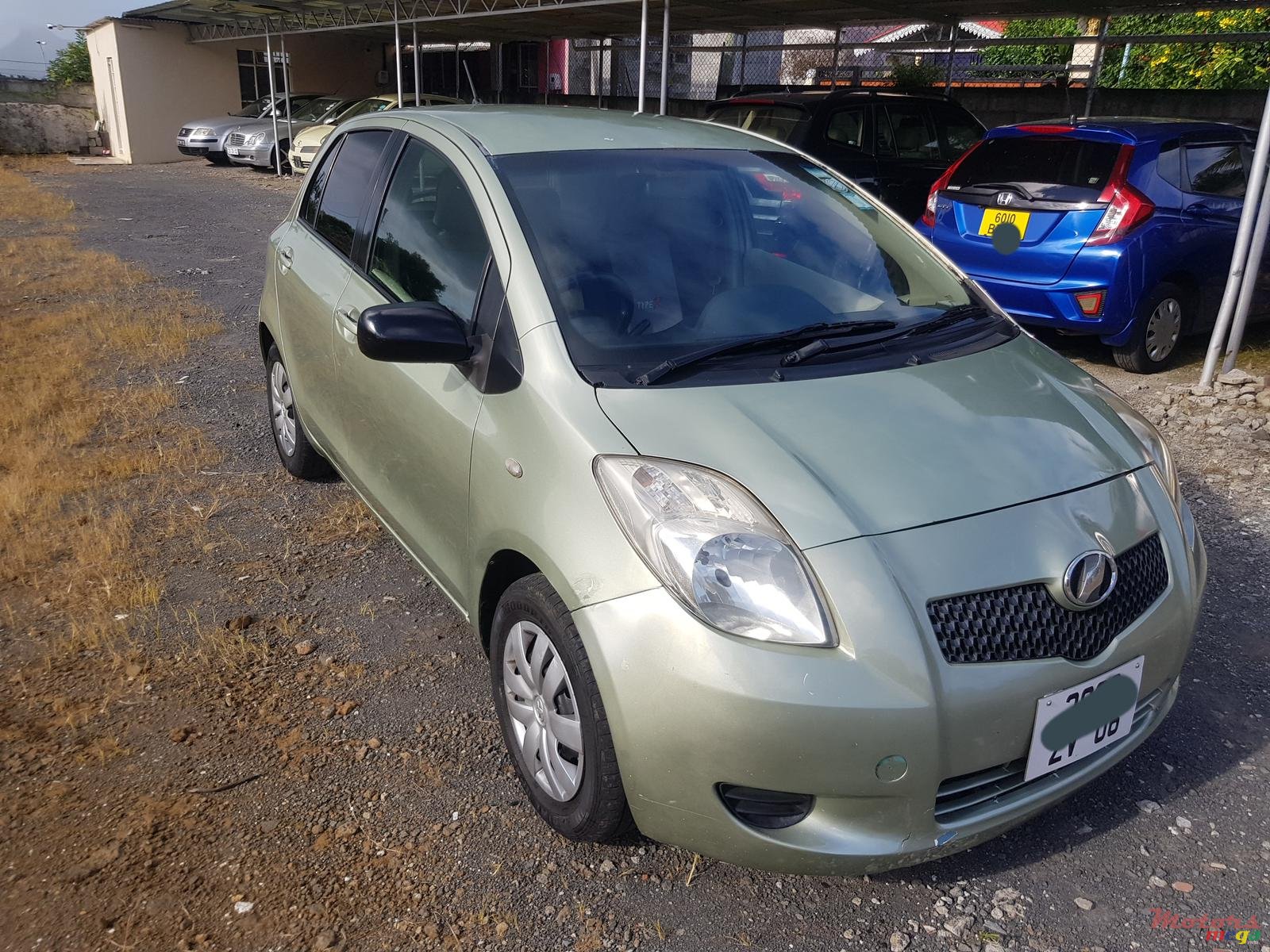 2006' Toyota Vitz photo #1