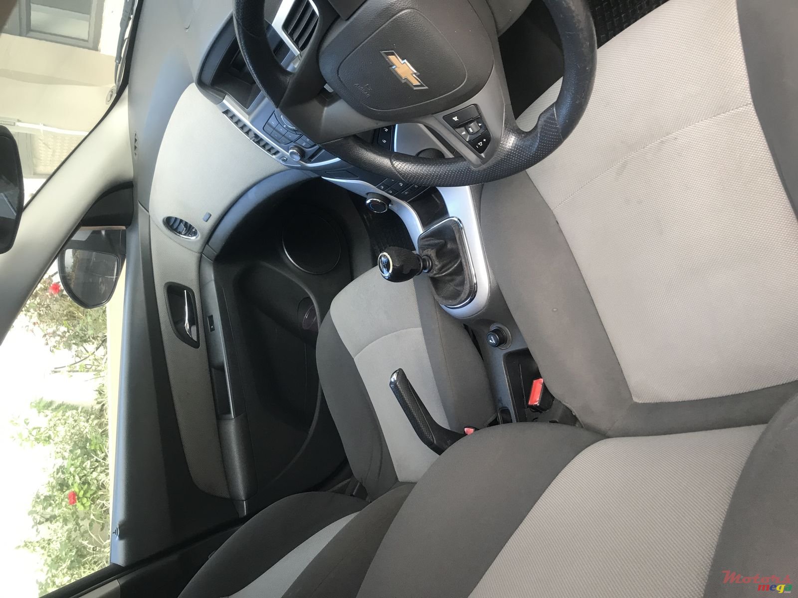 2010' Chevrolet Cruze photo #4