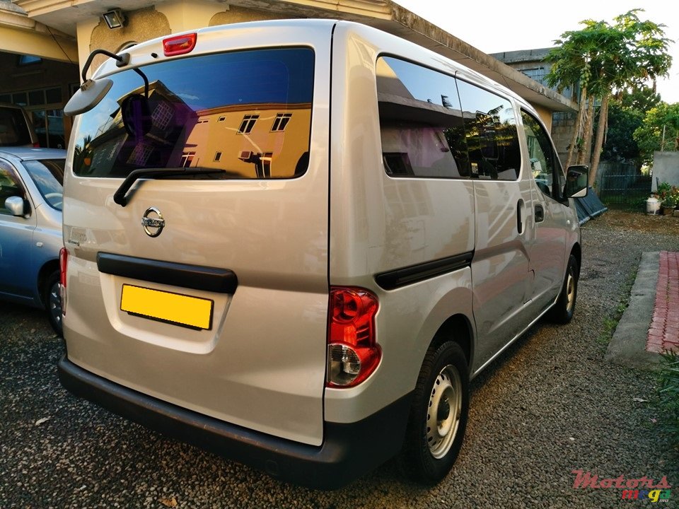 2014' Nissan NV 200 photo #2
