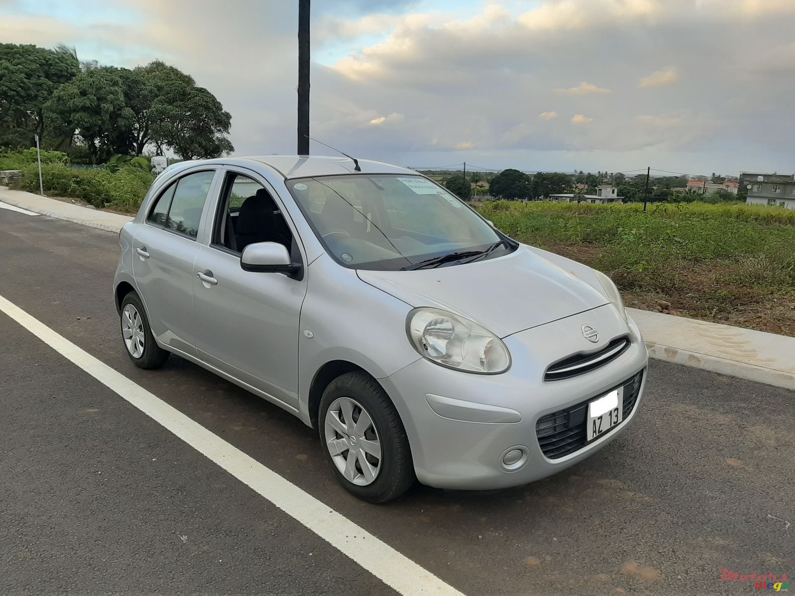 2013' Nissan March photo #1