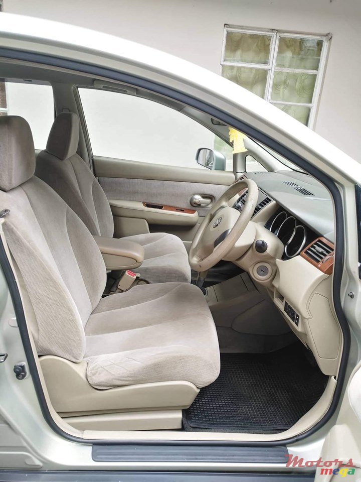 2005' Nissan Tiida photo #5