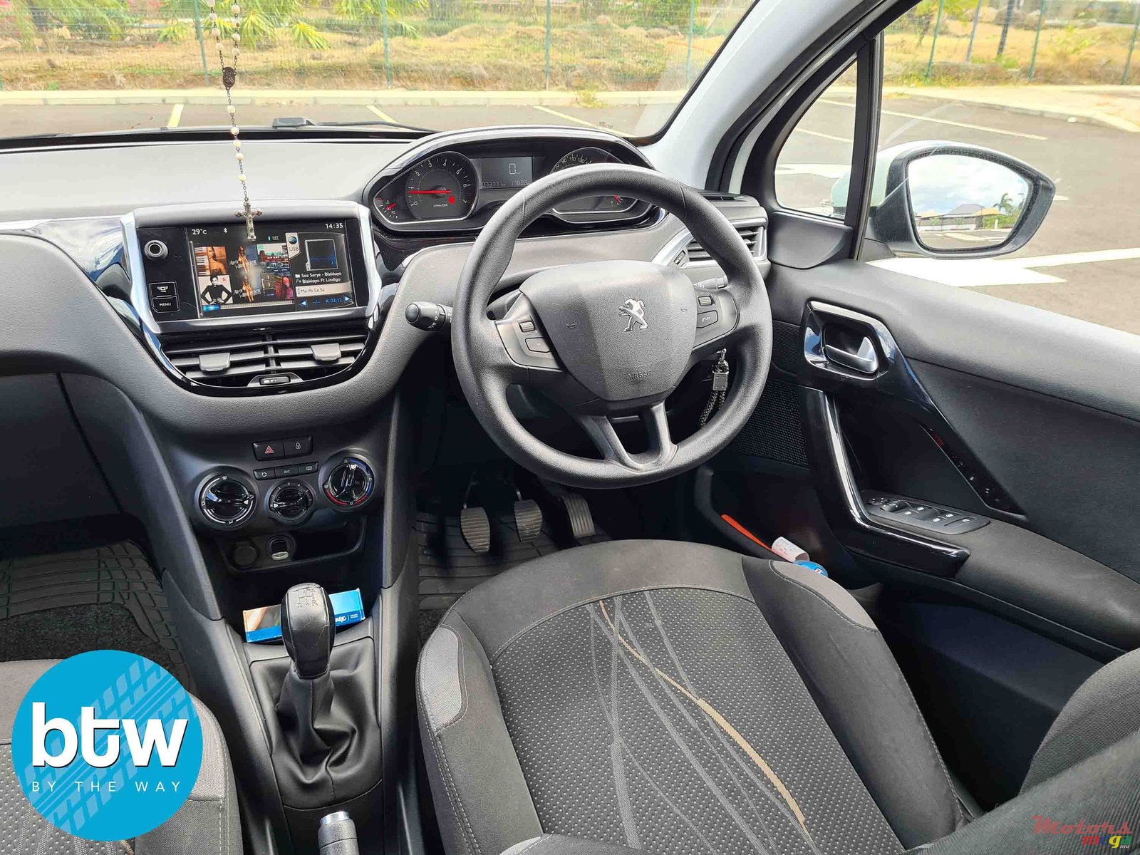 2012' Peugeot 208 photo #6