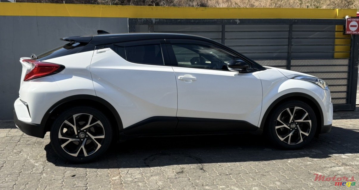 2018' Toyota C-HR photo #5